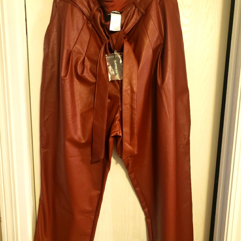 High wasted faux leather ankle pants